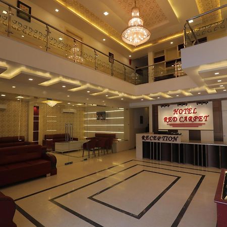 Hotel Red Carpet Tajganj Экстерьер фото