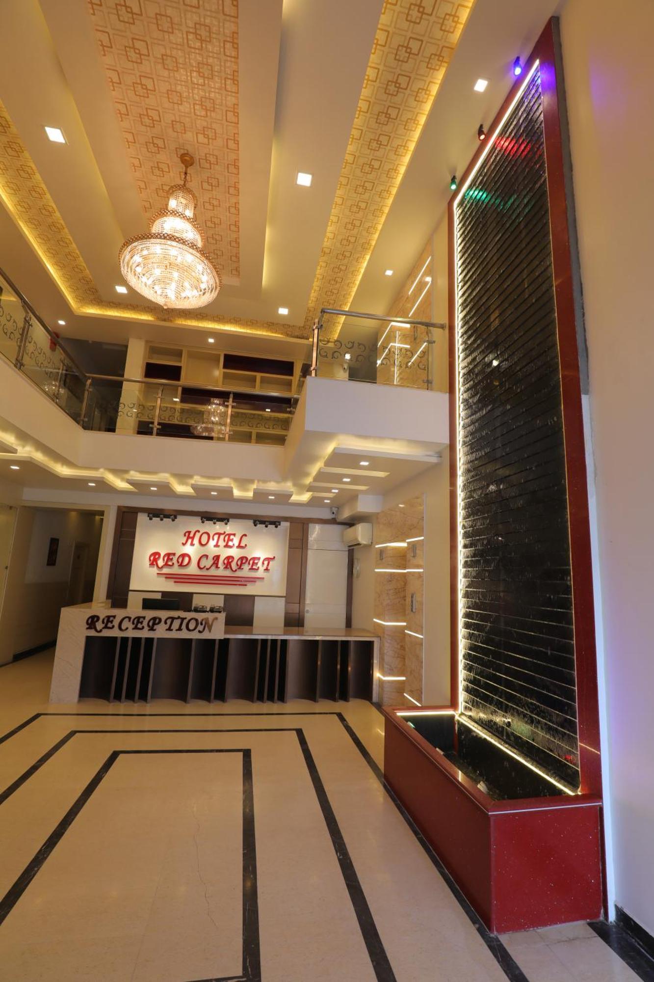 Hotel Red Carpet Tajganj Экстерьер фото