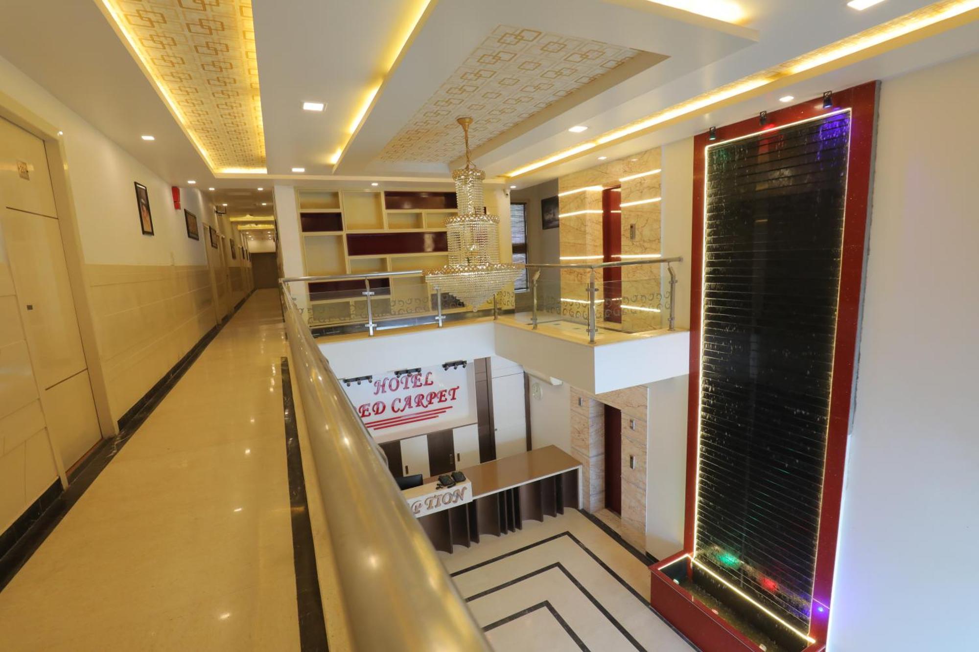 Hotel Red Carpet Tajganj Экстерьер фото