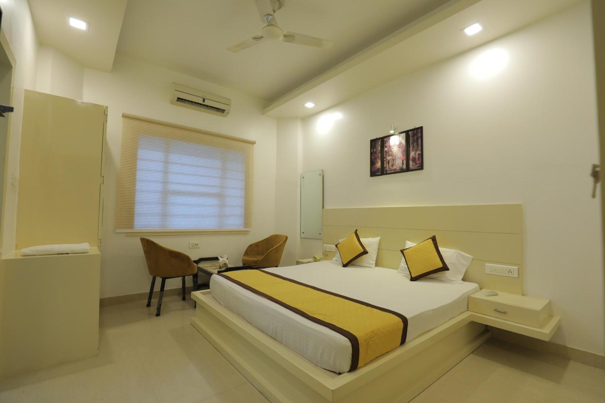 Hotel Red Carpet Tajganj Экстерьер фото