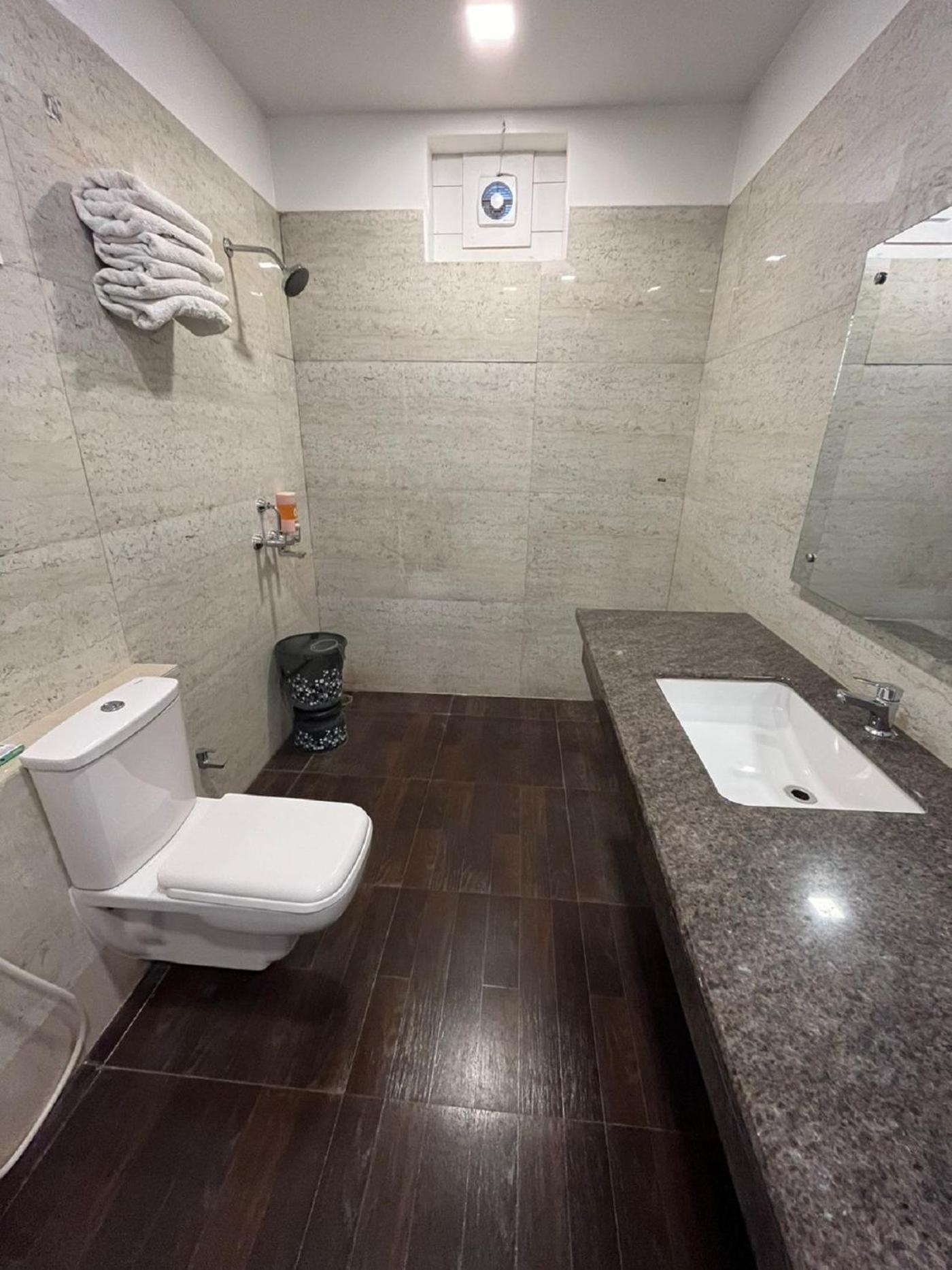 Hotel Red Carpet Tajganj Экстерьер фото